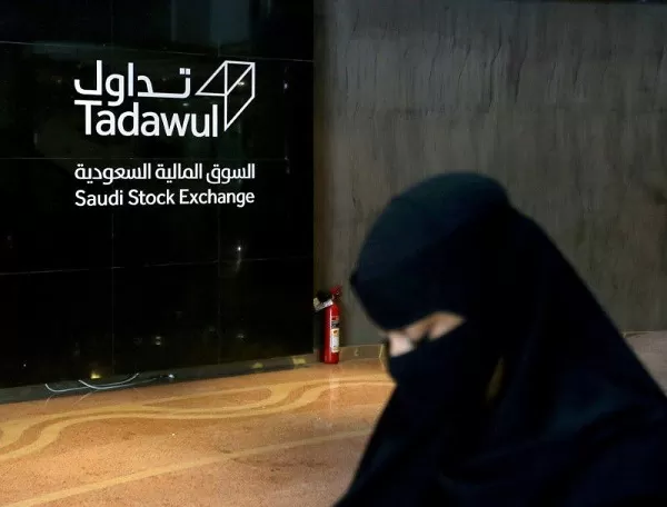 MIDEAST STOCKS Most Gulf bourses gain, Saudi Aramco's Q2 profit soars