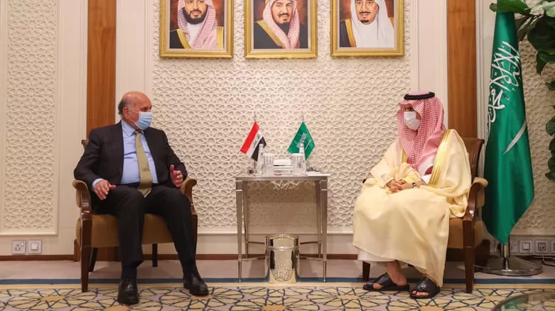 بغداد تسلّم العاهل السعودي دعوة لحضور قمة قادة دول الجوار
