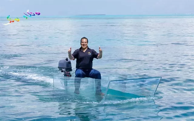 بەلەم و كەشتیی شووشە