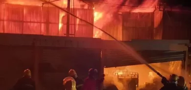 الدفاع المدني: إخماد الحريق الذي أندلع داخل مخازن الوزيرية ببغداد