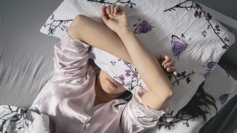 كيف يمكن التغلب على الأرق والتمتع بنوم عميق؟