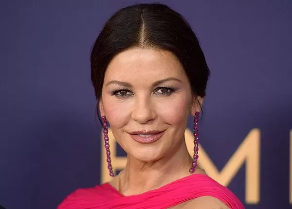 هۆکاری جـوانیی کاترین زیتا جۆنز