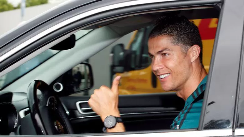 رونالدو يعرض خدماته على سيتي وأنشيلوتي ينفي إعادته لريال