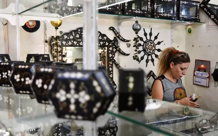 Li Dîlokê jineke hosteya berhemên Sedefê