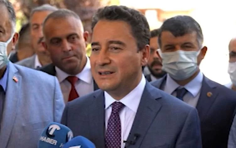 Babacan: Em di serdemeke nijadperestiyê de derbas dibin