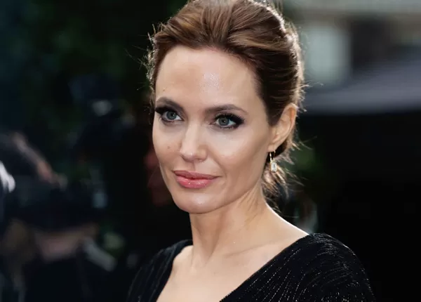 ڕەوشی ئەفغانستان (ئەنجلینا جولی) دەباتە ئانستگرام