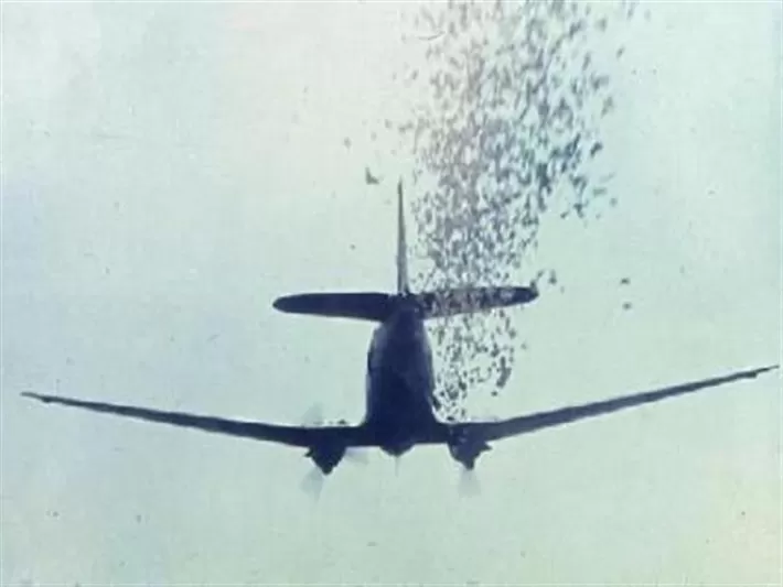 الطيران التركي يلقي مناشير يطالب فيها بإخلاء بلدة في ريف الحسكة