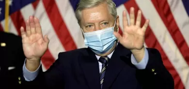 بعد ترامب.. سيناتور جمهوري بارز يدعو لعزل بايدن