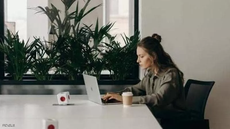 خطرها يصل للسكتة الدماغية.. تحذير طبي من عادة تلازمنا يوميا