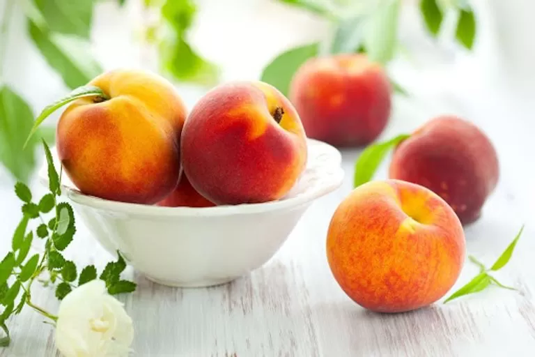 لخسارة الوزن الزائد تناولوا الخوخ.. بهذه الطريقة