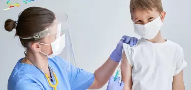 كەی ڤاكسینی كۆڤید بۆ منداڵ بەردەست دەبێت؟