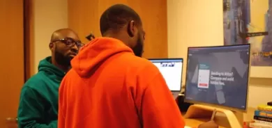 قصة نجاح شاب من غرفة للدردشة إلى تطبيق يحقق آلاف الدولارات