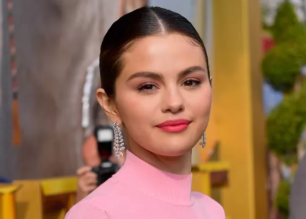 ئایا سیلینا گۆمێز لە دیزنی دوور دەكەوێتەوە