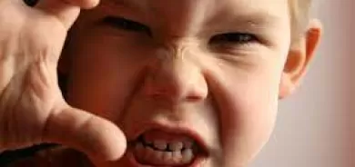 طفلك غاضب.. إليك الطريقة الصحيحة للتعامل معه