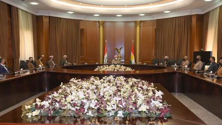 Serok Barzanî pêşwaziya Pêşmergeyê Dêrîn Xalid Şilî û hejmarek ji malbatên şehîdan kir