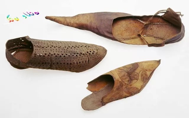 پێڵاوە نووك درێژەكانی سەدەكانی پێشوو