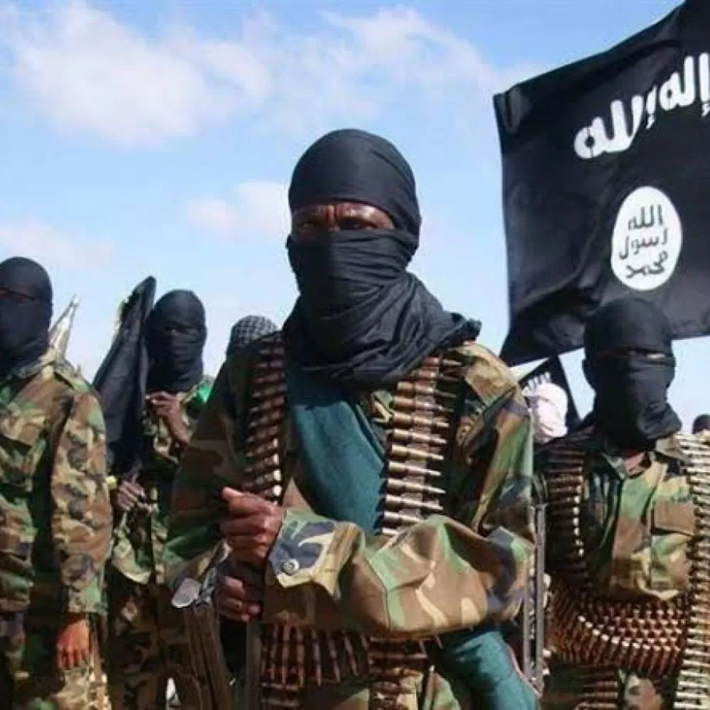 داعش يهاجم قرية ونقطة تفتيش للجيش العراقي والاهالي يشتبكون معهم