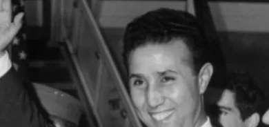 أحمد بن بلة: حكاية أول رئيس للجزائر من ضابط في الجيش الفرنسي إلى الرئاسة ثم إلى السجن والمنفى