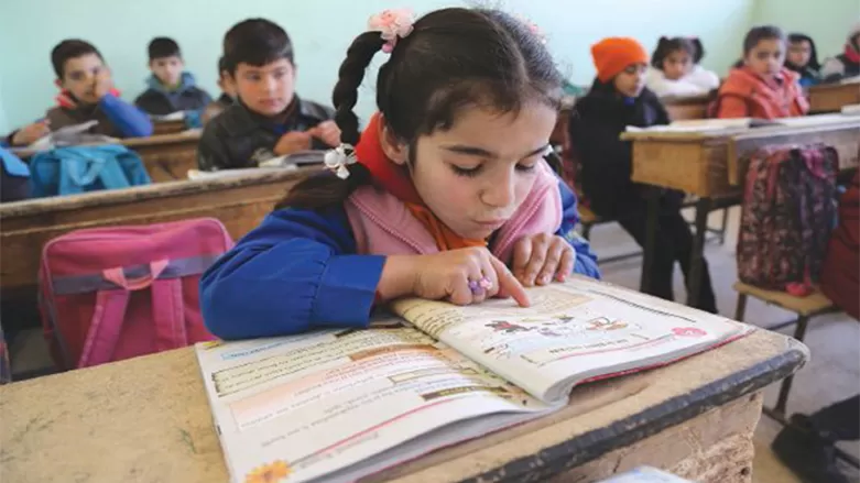 Şam: Kurd dikarin zimanê xwe li dibistanan bixwînin