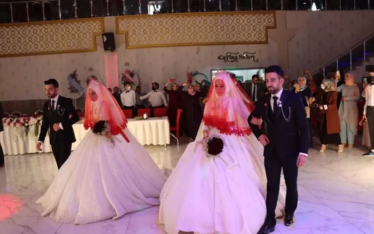 Li Semsûrê xwişkên cêwî bi birayên cêwî re zewicîn