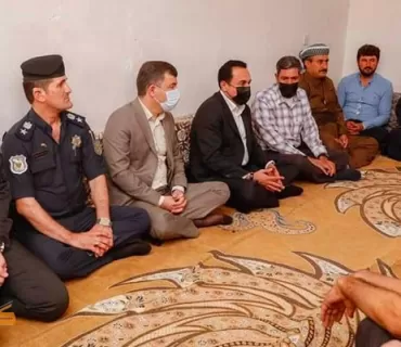 به‌نوێنه‌رایه‌تیى سه‌رۆكى حكوومه‌ت، ئومێد خۆشناو سەردانی خانەوادەی ئەو مندڵانەی کرد کە دیواریان بەسەردا رووخا