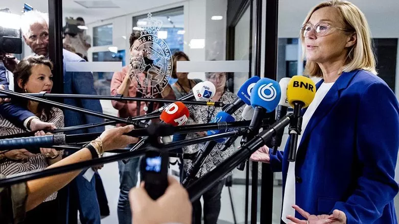 Wezîra Derve ya Holandayê dest ji kar kişand