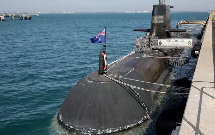 Fransa balyozên li Amerîka û Awistralyayê vedikişîne