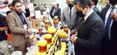 Mesrûr Barzanî serdana pêşangeha berhemên navxweyî li Duhokê kir