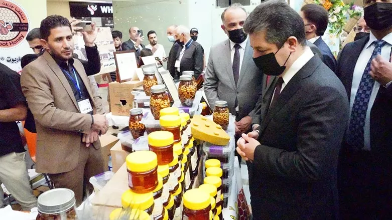 Mesrûr Barzanî serdana pêşangeha berhemên navxweyî li Duhokê kir