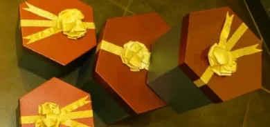 Di ahenga roja ji dayîkbûnê de wek diyarî paketekî bombeyî hat şandin: 2 kes mirin