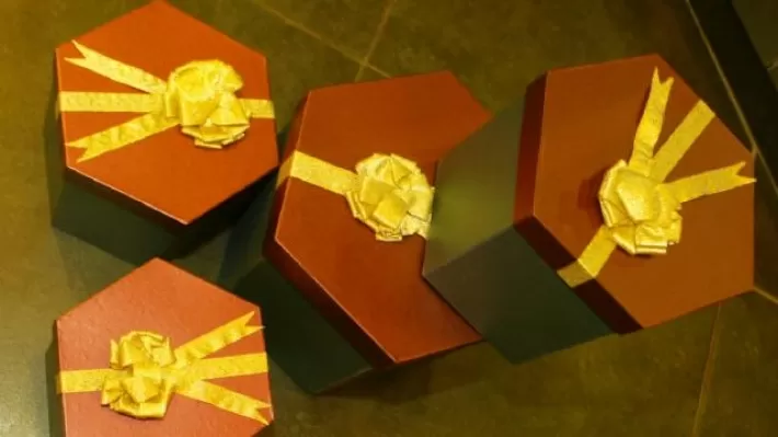 Di ahenga roja ji dayîkbûnê de wek diyarî paketekî bombeyî hat şandin: 2 kes mirin