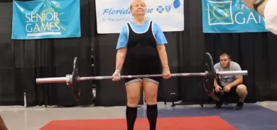 مسنة” عمرها 100 عام تدخل موسوعة “غينيس” في رفع الأثقال