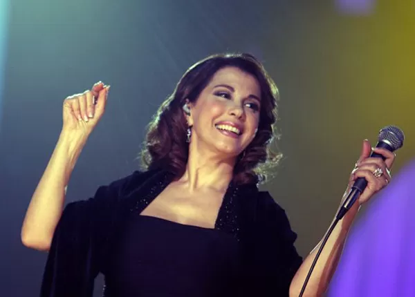 بە ڤیدیۆ.. (ماجدە رومی) لەسەر ستێج باری تەندرووستی تێكدەچێت