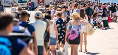 هذه الدولة ترفع جميع قيود كورونا وتصنفه في خانة 