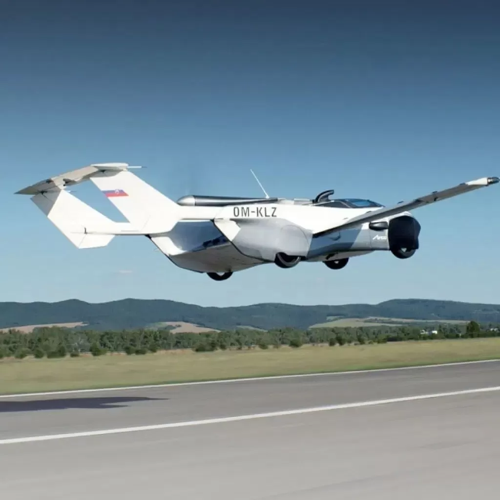 یەكەم ئۆتۆمبیلی فڕۆك فــڕینی خۆی دەست پێكرد