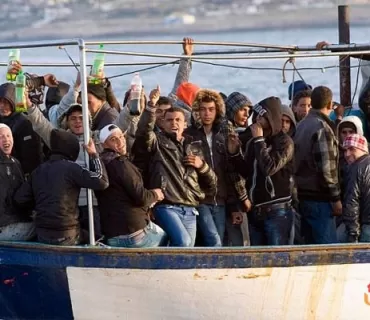 سەدان کۆچبەر گەیشتنە شاری لامپێدۆسای ئیتالیا