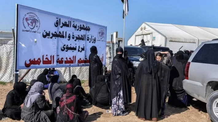 وصول 10 حافلات تقل عوائل داعش من مخيم الهول إلى مخيم الجدعة جنوب الموصل