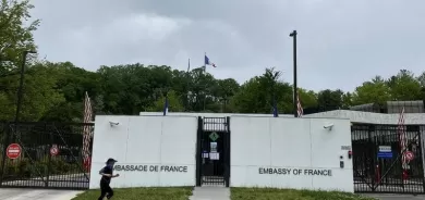 باريس تعيد سفيرها إلى واشنطن بعد أزمة الغواصات