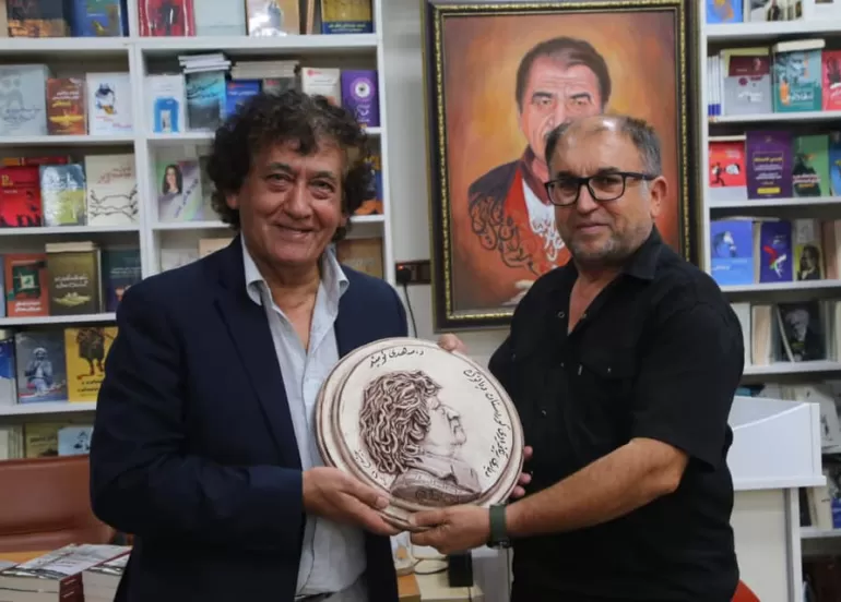 كتێبی(كناچەكانی ئاسمان و چراخانی تەڵبووخین)بڵاوكرایەوە