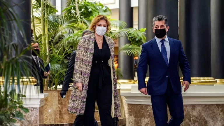 Serokwezîr li gel Mary Parry civiya