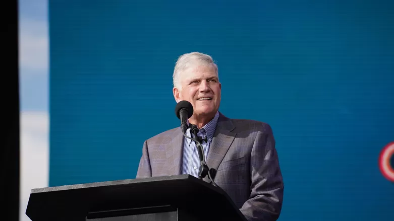 فرانكلين غراهام يشيد بقرار مسرور بارزاني تحويل عنكاوا إلى قضاء