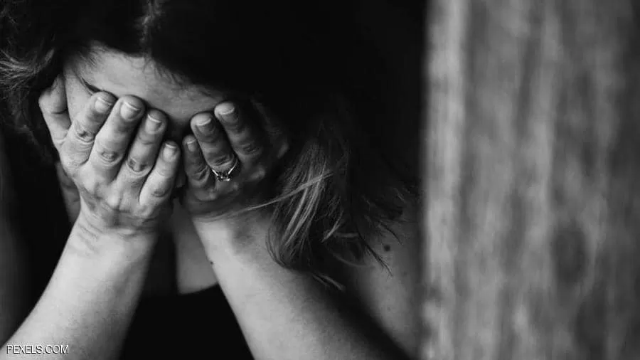 جائحة كورونا تزيد القلق والاكتئاب.. وهذه الفئات الأكثر تضررا
