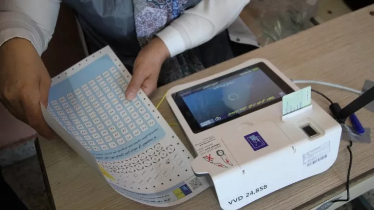 Dihuk bûye yekem parêzgeh