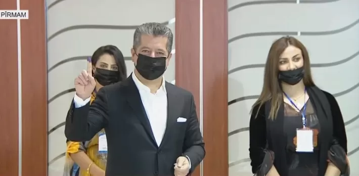 رئيس حكومة إقليم كوردستان يدلي بصوته في الانتخابات البرلمانية العراقية