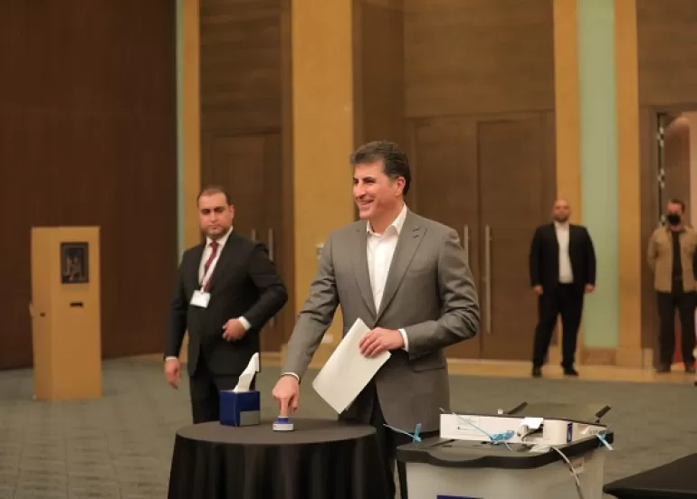 President Nechirvan Barzani casts his vote in Erbil