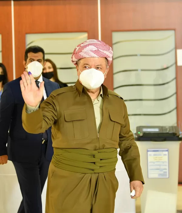 President Masoud Barzani casts his vote in Pirmam