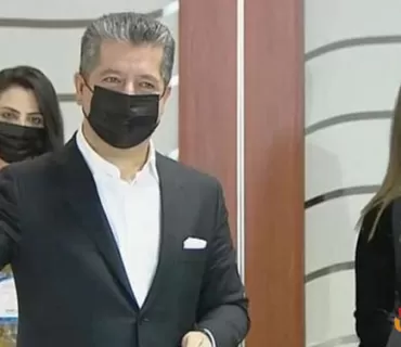 سەرۆکی حکومەتی هەرێمی کوردستان بەشداری لە پرۆسەی دەنگدان بۆ هەڵبژاردنی ئەنجومەنی نوێنەرانی عێراقدا دەکات