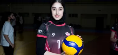 ناوه‌ستم تا ده‌گه‌مه‌ ئامانجه‌كه‌م