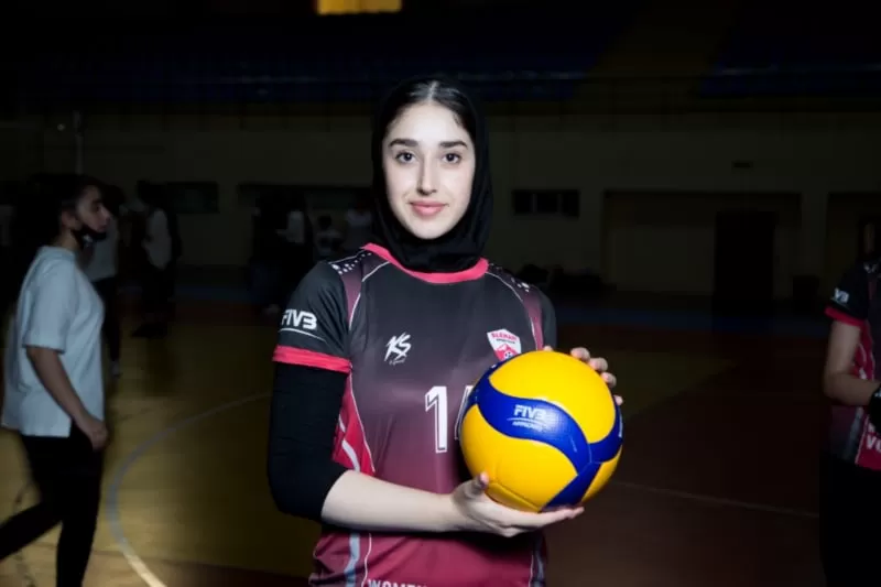 ناوه‌ستم تا ده‌گه‌مه‌ ئامانجه‌كه‌م