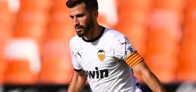 بارسا یاریزانێكى ڤالنسیا ده‌گوازێته‌وه‌